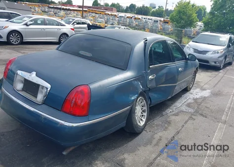 2001 Lincoln Town Car Signature z USA, uszkodzony, nr VIN 1LNHM82W31Y671765